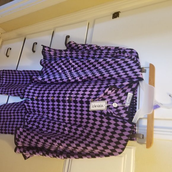 "Slumber in Style: Chic & Comfortable Luxury Pyjamas" - Picture 2 of 7